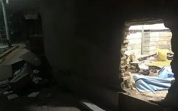 مرگ هولناک ۲ کارگر بر اثر گرفتار شدن بین بالابر و دیواره مغازه در تهران + عکس