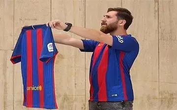 مسی را ببینم بهش می گم چطوری رضا! / مسی خیلی محبوب تر از رونالدوست