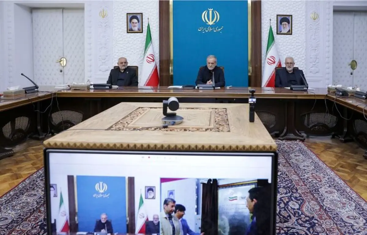 افتتاح فاز نخست نیروگاه خورشیدی فولاد مبارکه اصفهان توسط پزشکیان