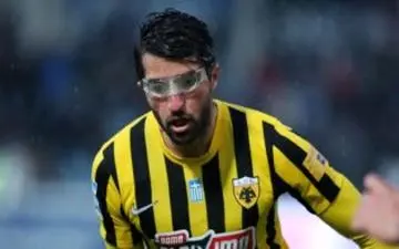 مدیران پرسپولیس در انتظار پاسخ تلفنی مهاجم لژیونر