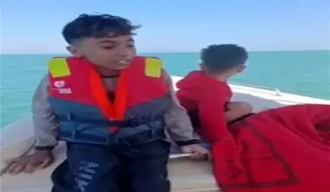نجات دو پسر بچه در آب‌های خلیج فارس
