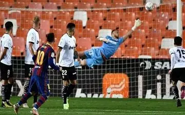 مسی به رکورد مارادونا نزدیک شد