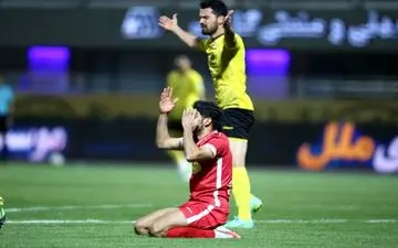 سپاهان قهرمانی را از پرسپولیس گرفت/باخت سرخ‌ها اشتباه عجیب لک
