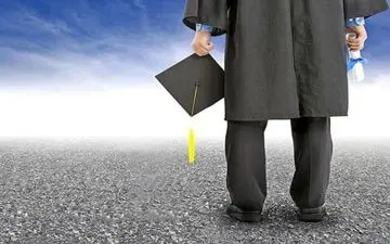 سطح تحصیلات چگونه بر مدت بیکاری تأثیر می‌گذارد؟

