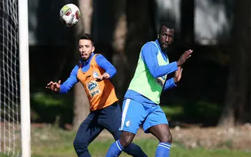 عکس‌های‌ خانوادگی ستاره‌خارجی استقلال فضای‌مجازی را بهم ریخت+ عکس