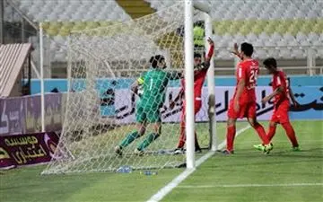  شریفی می خواست توپ را به زور ببرد /  گردان: خلعتبری چشمه ریزی از حرکاتش را نشان داد 