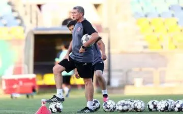 سرمربی پرسپولیس به ایران بازگشت

