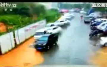 لحظاتی هولناک از رانش زمین و سیل در چین