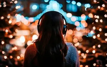 چرا از گوش دادن به موسیقی غمگین لذت می بریم؟
