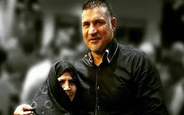 علی دایی در کنار مادرش! + عکس