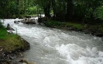 نجات جان ۲۱ نفر گرفتار شده در رودخانه کرج