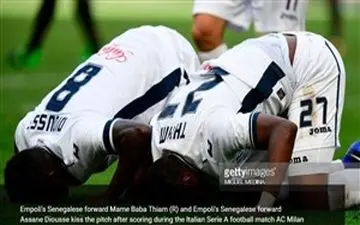 
سجده شکر مشهور مهاجم استقلال بعد از گلزنی به دوناروما