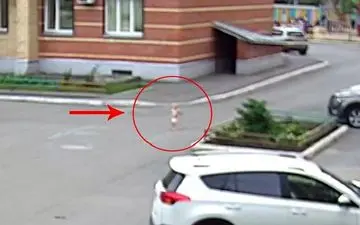 فرار کودک یک ساله از مهد کودک +فیلم 