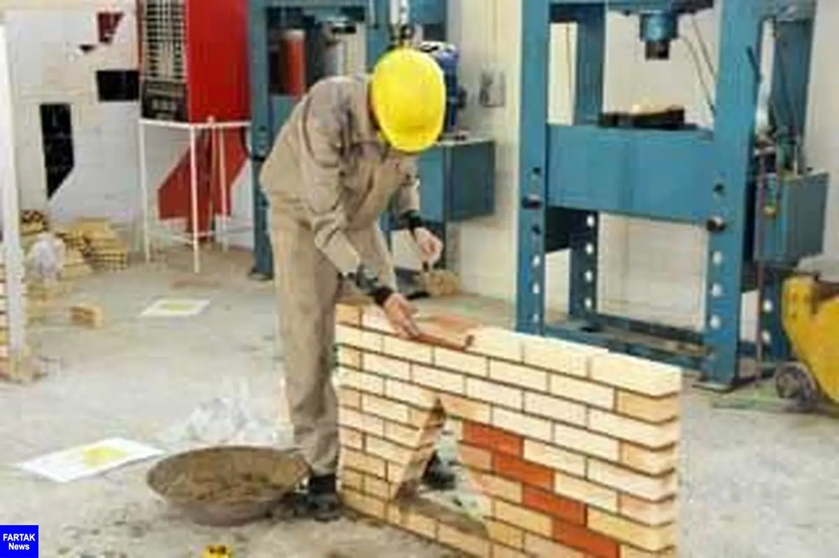 کارگران ساختمانی کرمانشاه مهارت‌های آموزشی فرا می‌گیرند  