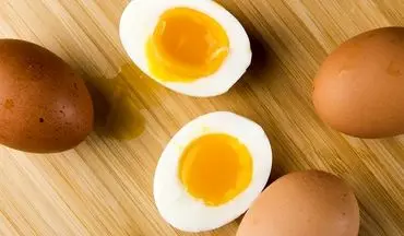 آیا زرده تخم مرغ پررنگ تر باشد بهتر است و خواص بیشتری دارد؟