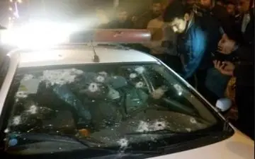 اولین فیلم از خودروی مأموران ناجا خوزستان که مورد حمله افراد ناشناس قرار گرفت 