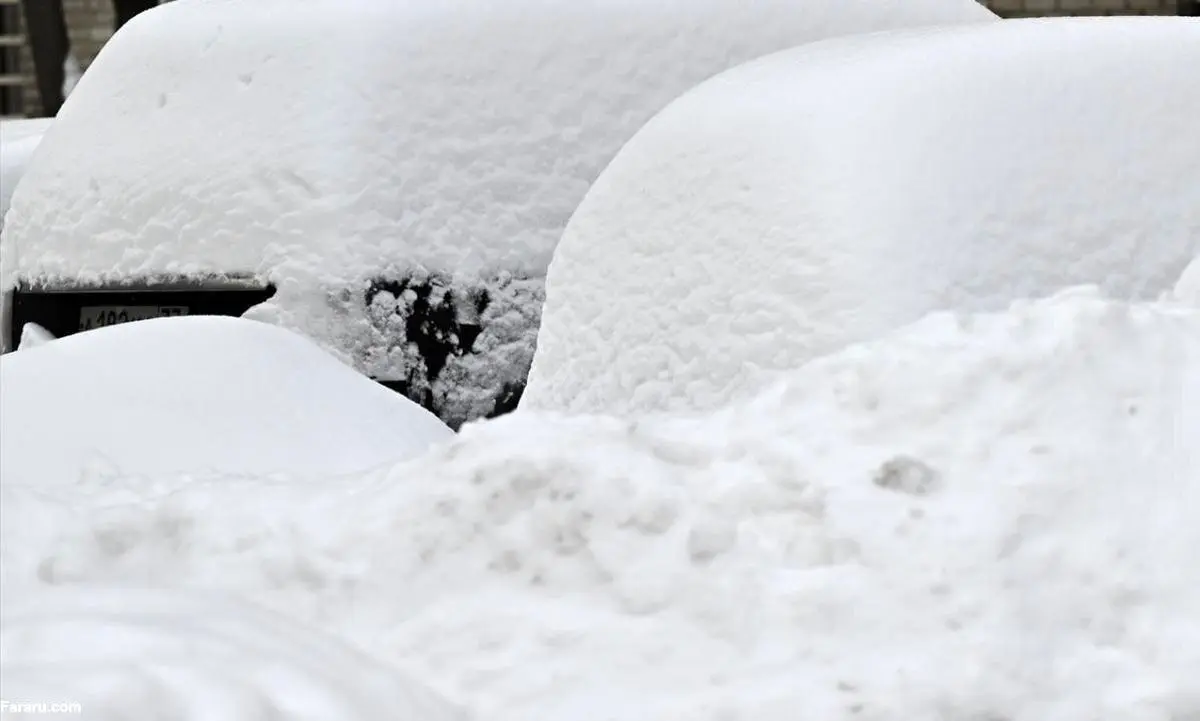 دفن شدن ماشین‌ها زیر بارش برف سنگین | تصاویر