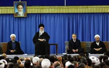 امروز بشریت گرفتار است 