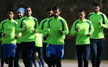 گلر شماره یک آبی پوشان زیر استوک هم تیمی هایش ! ( عکس )