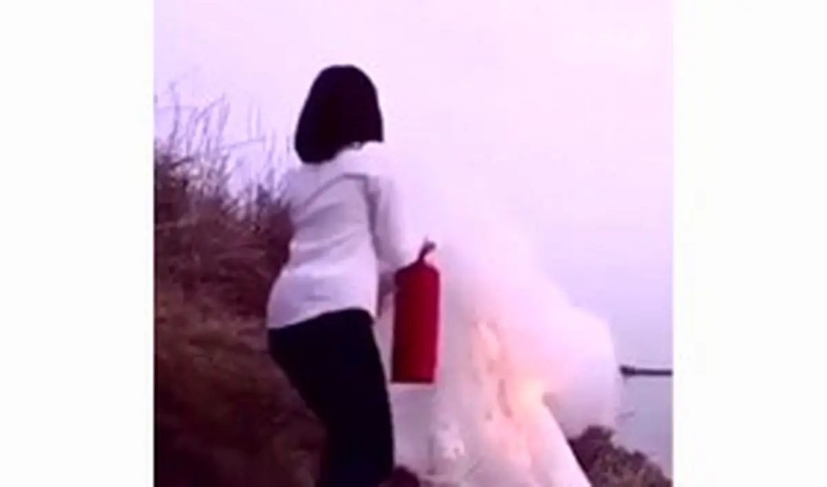 عروسی لباس عروسی اش را آتش زد تا عکس بگیرد