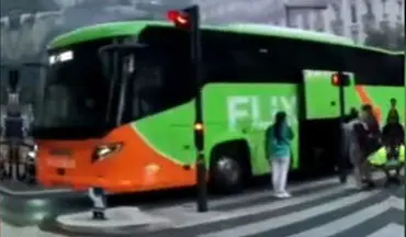 دزدی فرانسوی‌ها از اتوبوس به عجیب‌ترین روش ممکن + فیلم 