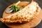 کالزونه ایتالیایی: طرز تهیه پیتزای تاشو مجلسی و بی‌نظیر در خانه!
