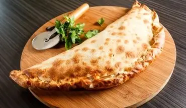 کالزونه ایتالیایی: طرز تهیه پیتزای تاشو مجلسی و بی‌نظیر در خانه!