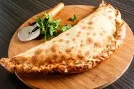 کالزونه ایتالیایی: طرز تهیه پیتزای تاشو مجلسی و بی‌نظیر در خانه!