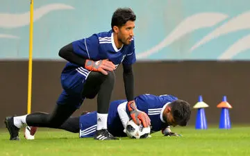 واکنش تند استقلالی متعصب به درخواست 6میلیاردی حسینی برای تمدید قرارداد!