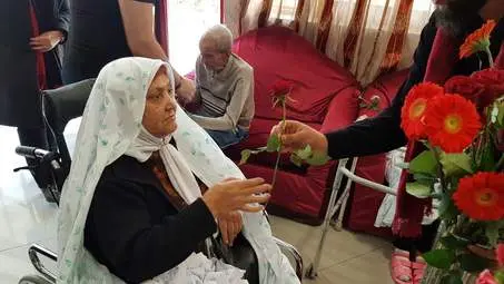 حضور اعضای کانون هواداران خراسان در آسایشگاه سالمندان توس  به مناسبت شب یلدا