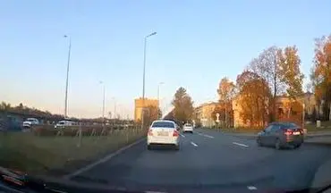  فیلم/چپ شدن ناگهانی خودرو حین لایی کشیدن