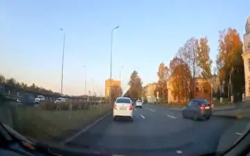  فیلم/چپ شدن ناگهانی خودرو حین لایی کشیدن