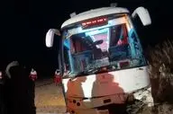 تصادف هولناک اتوبوس و مینی‌بوس در گرمسار؛ ۱۵ مصدوم راهی بیمارستان
