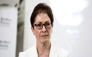 ترامپ: «یووانویچ» عکس من را در سفارتخانه نصب نکرده بود