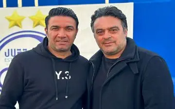 اهدای پیراهن خاطره‌انگیز حجازی به آتیلا (عکس)