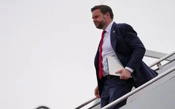 معاون ترامپ: گزینه دیپلماتیک را در قبال ایران ترجیح می‌دهیم