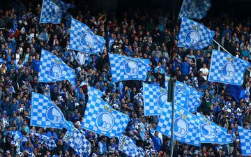 اقدام جنجالی هواداران استقلال بر روی سکوهای ورزشگاه آزادی