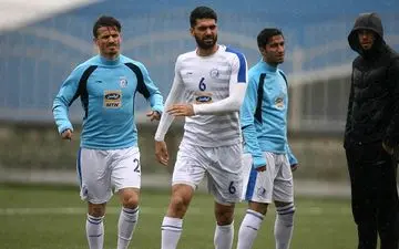  علی کریمی معادلات دفاعی استقلال را به هم می زند 