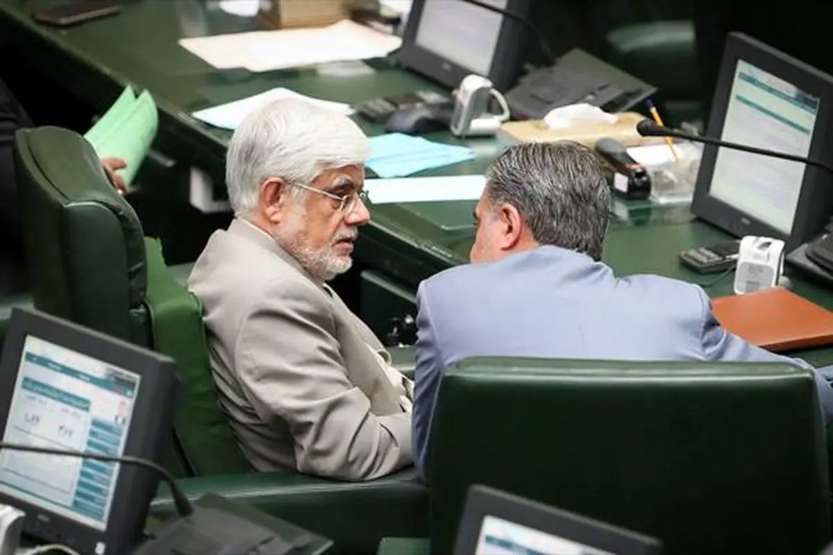صحنه ای از درگیری نمایندگان مجلس ایران که حاشیه ساز شد + عکس
