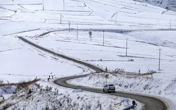 هشدار راهداری مهاباد: رانندگان مراقب پدیده یخ سیاه جاده باشند