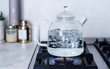 مصرف آب دوبار جوشانده شده خطرناک است؟