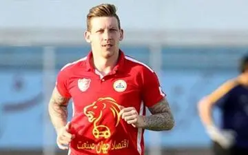 مذاکره مستقیم برانکو با بازیکنی که مسئولان پرسپولیس مخالف جذبش هستند!