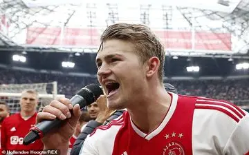 دلیل منتفی شدن انتقال دی لیخت به بارسا