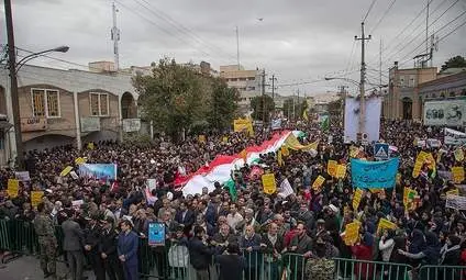 حضور پرشور مردم کرمانشاه در راهپیمایی روز دانش آموز به روایت تصویر