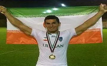 روز حادثه پلاسکو و کاپیتان تیم ملی در لباس آتش نشانی