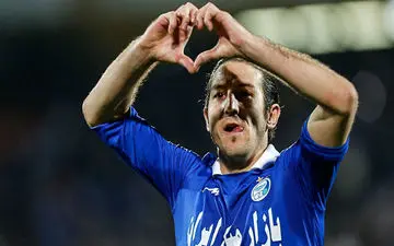 ستاره محبوب استقلالی‌ها در آستانه پیوستن به تراکتورسازی + عکس