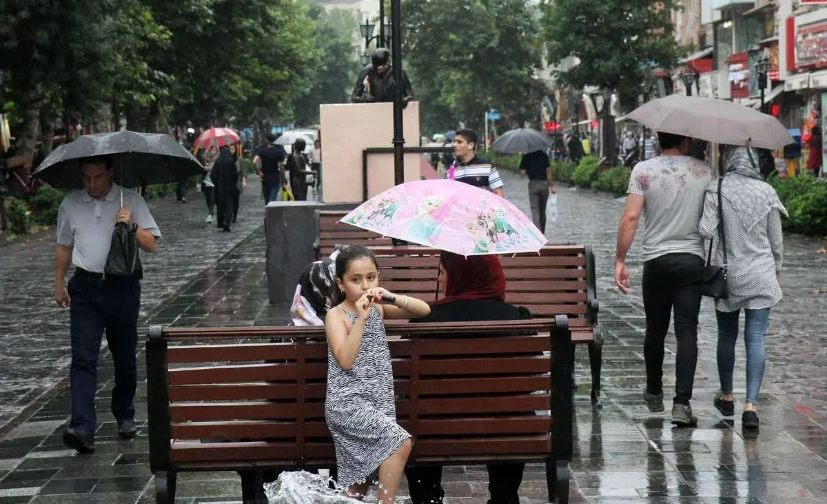  هواشناسی ایران ۱۴۰۲/۰۶/۱۰؛ هشدار ادامه فعالیت سامانه بارشی/کاهش دما در برخی استان‌های شمالی 