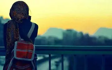 خیانت مادرم مرا نزد شوهرم رسوا کرد ! / شوهرم مادرم را نزد مرد غریبه ای دید و رهایم کرد ! + نظر کارشناس