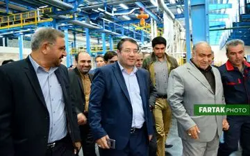 بازدید وزیر صمت و استاندار کرمانشاه از قوطی‌سازی زمزم به روایت تصویر