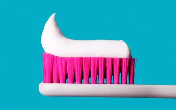 قبل از صبحانه مسواک بزنیم بهتر است یا بعد از آن؟